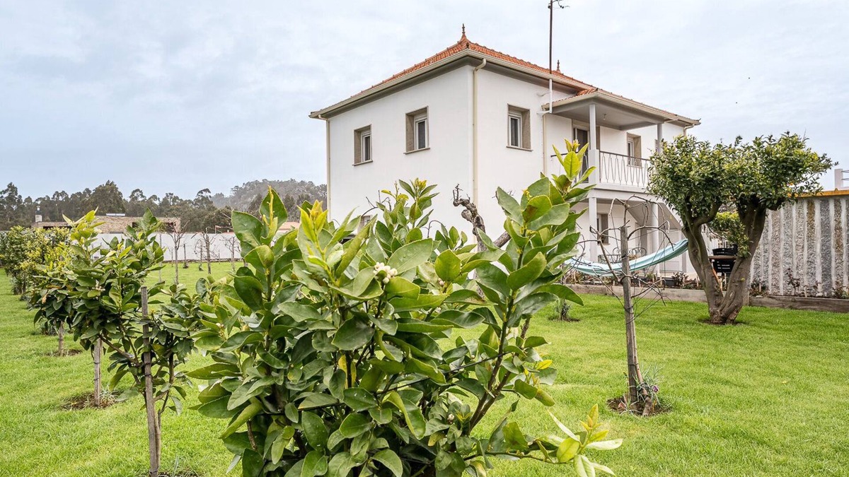 Esposende Apartment | Retro-modern retreat in Esposende