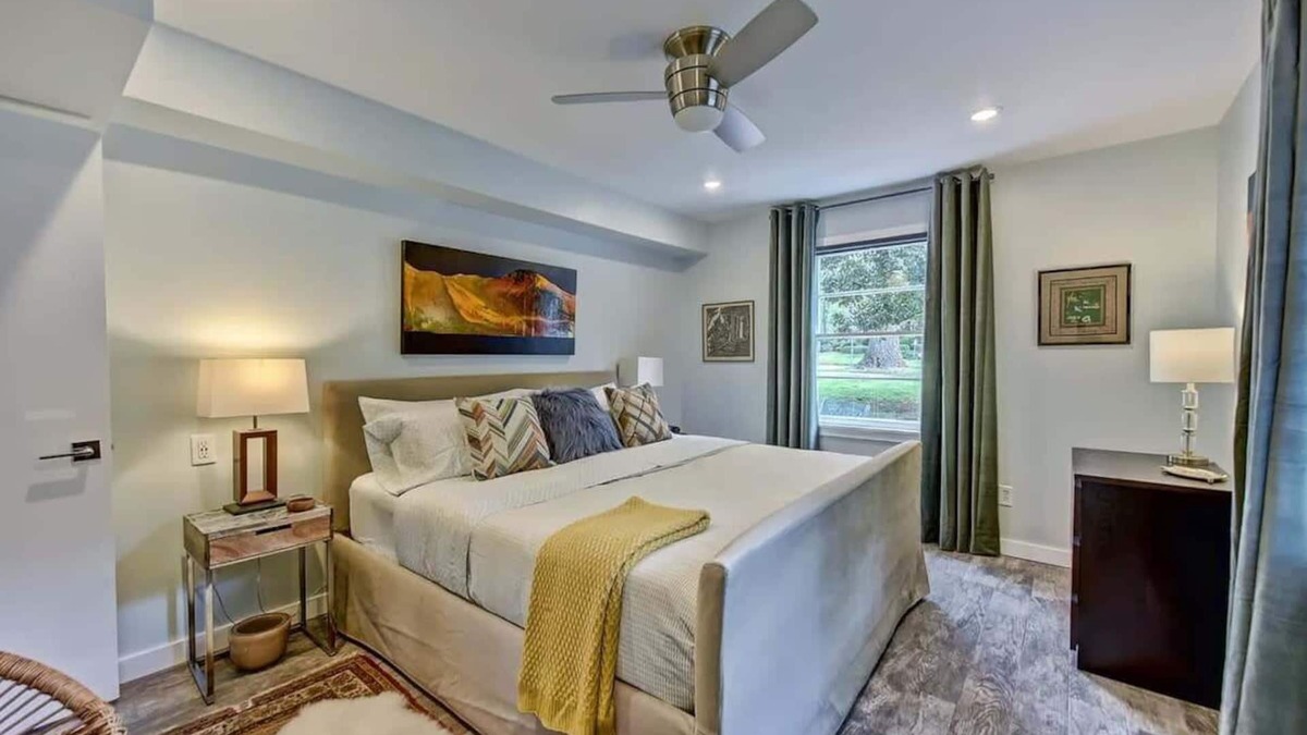 Cherry Condo | Retro Myers Park 1BR King Condo | Queens Rd