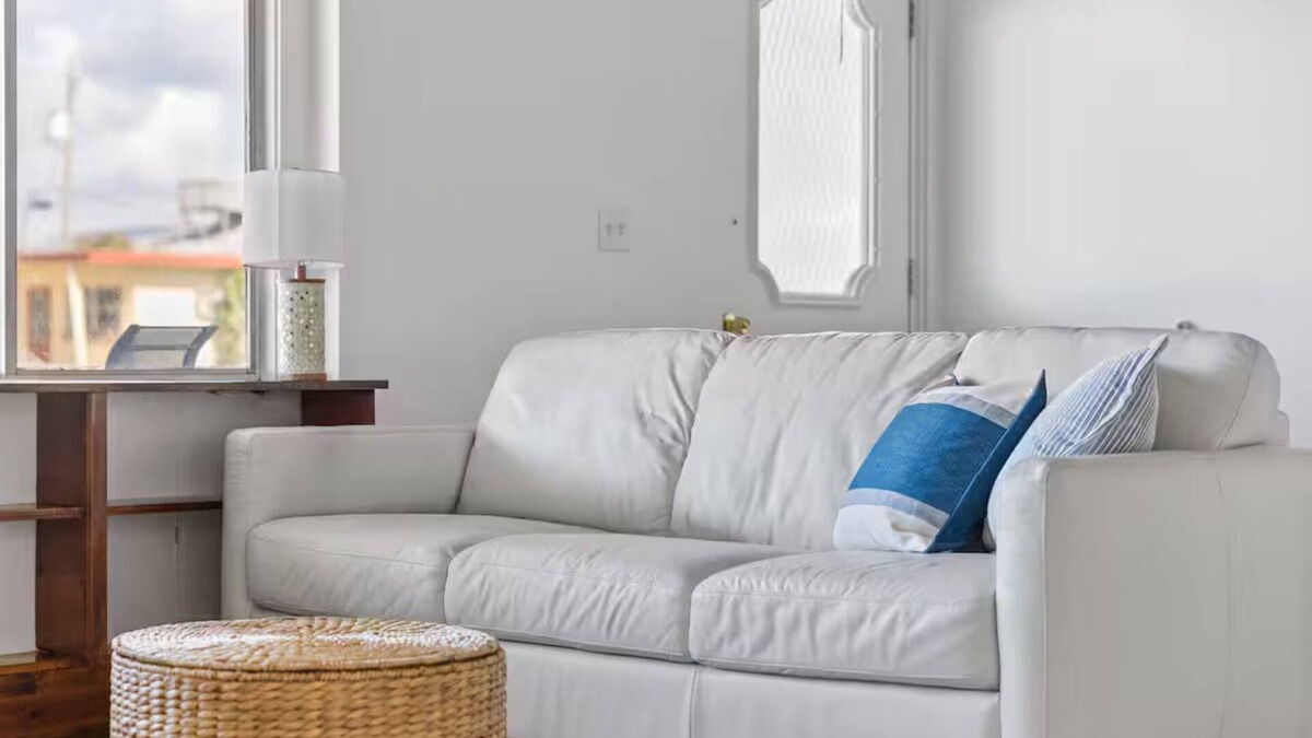Laurel House | Retro Reef! Walk to Beach, Boats +Restaurants!