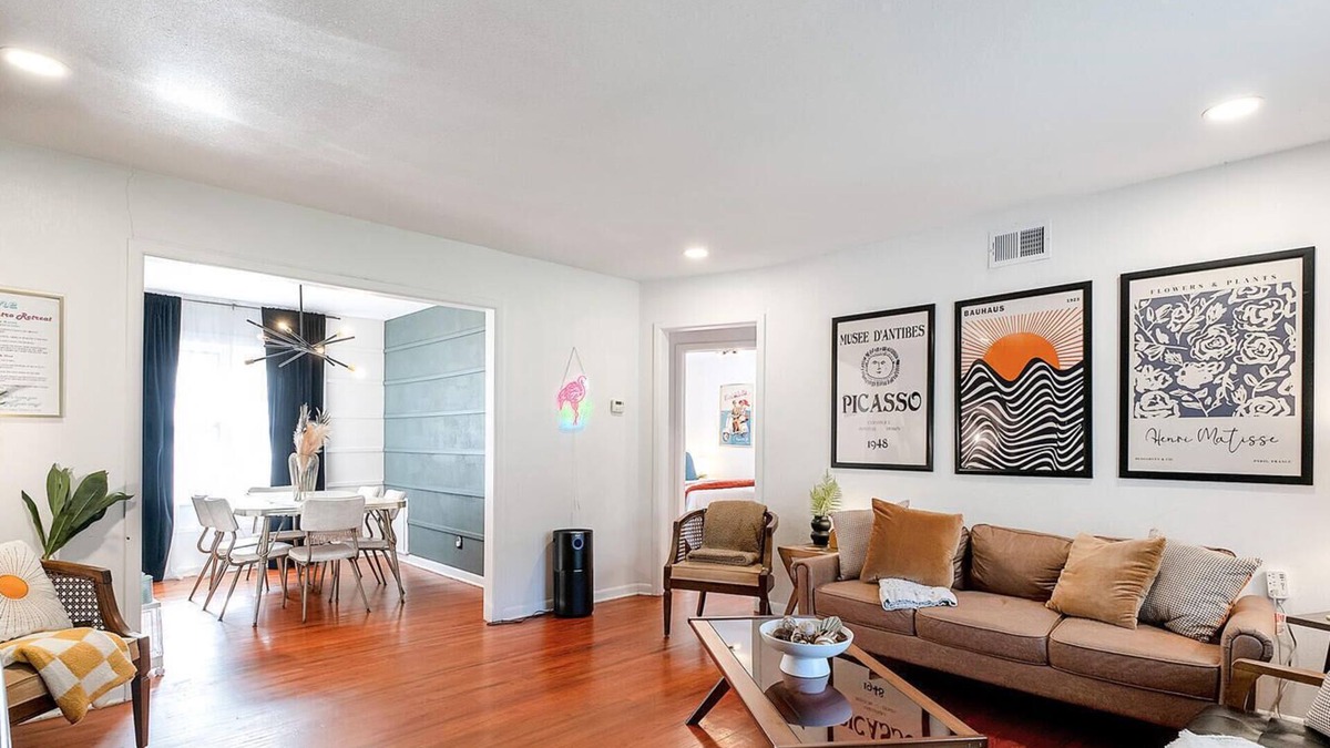 Wichita House | Retro Retreat - 2K - Fun and Cozy - Fenced Yard