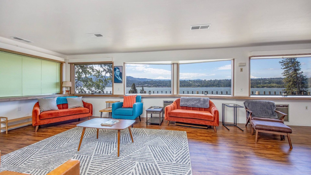 Underwood House | Retro Vibe, River View, White Salmon, Hood River