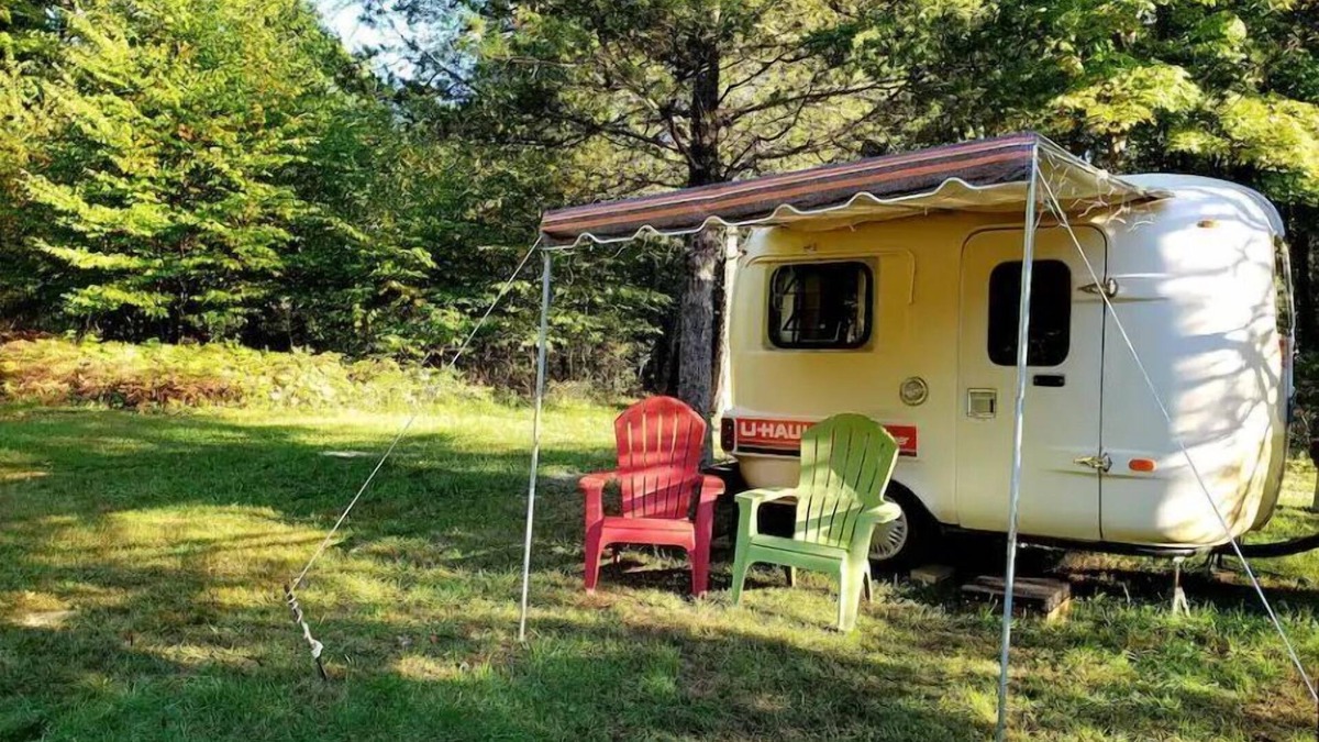 Pine Bush House | Retro vintage glamping in a super rare Uhaul RV