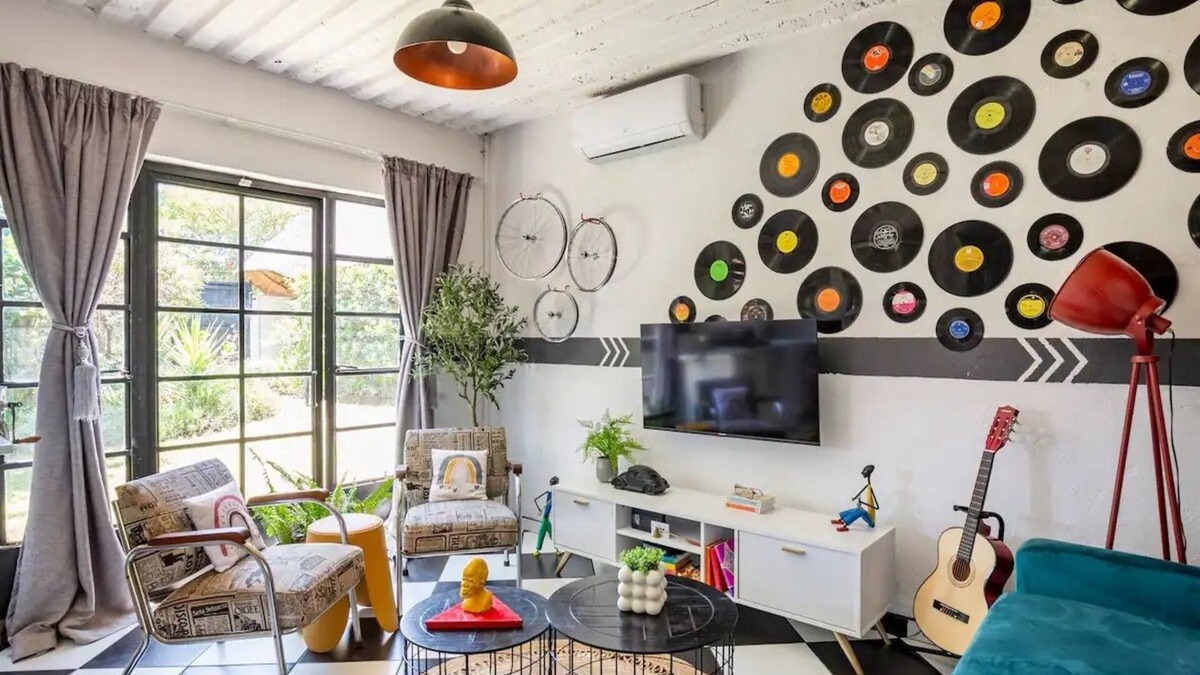 The Reeds Apartment | Retro-Vintage New Yorker Apartment in Centurion