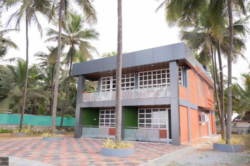 Udupi Apartment | Reunion Ocean Waves - Beach House