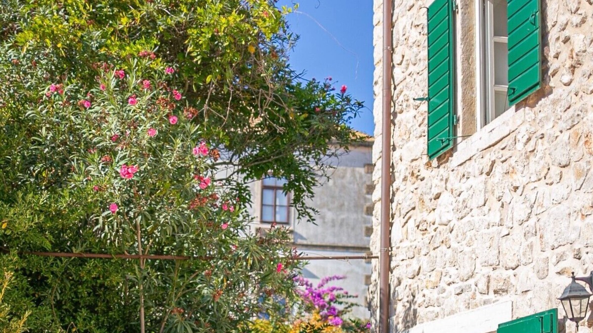 Stari Grad House | Revelin Hvar - Unique16th-century UNESCO Heritage house near beach