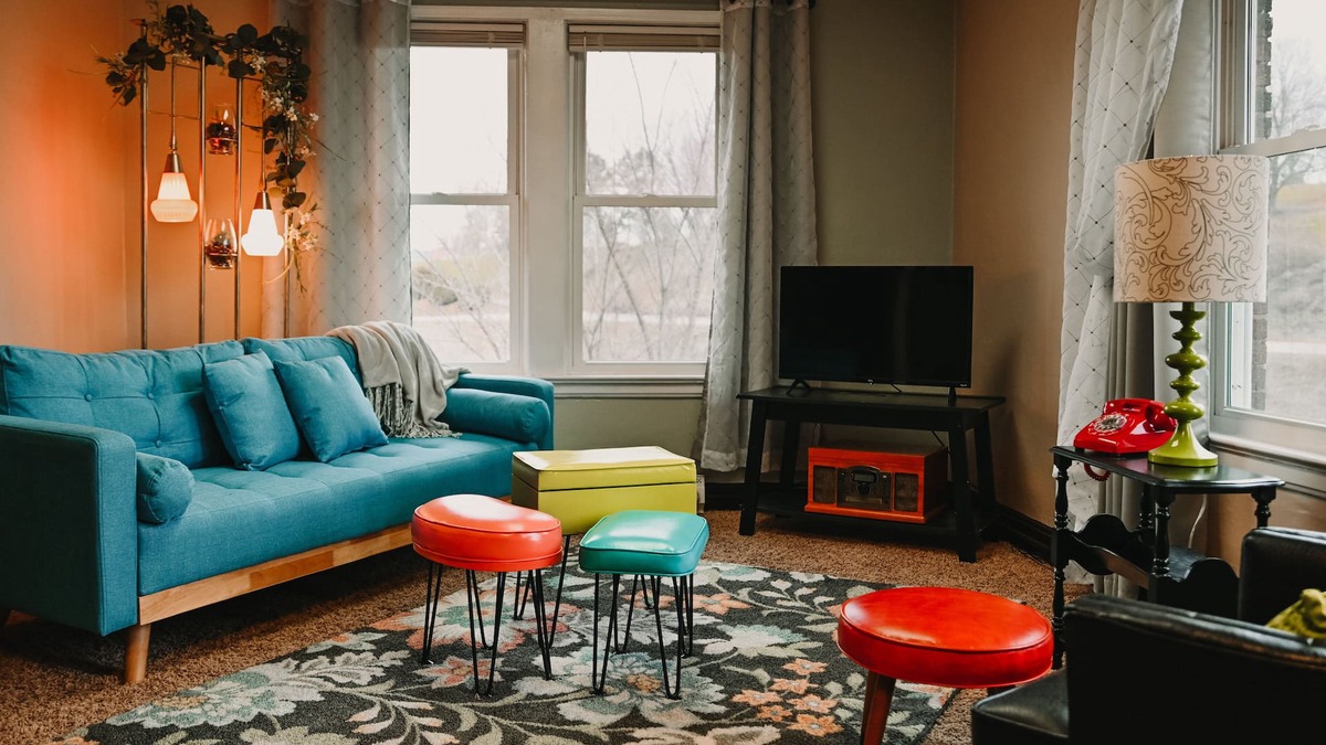Hanover Apartment | Revisioned Mid-Century Modern Getaway On the Water Near Galena