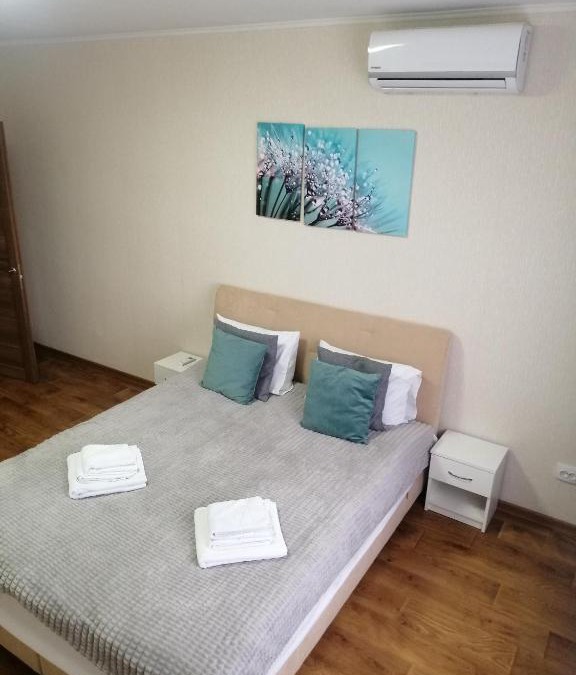 Darnyckyj Apartment | Revutskogo 54 метро Харьковская, Позняки, Квартира з видом на озеро