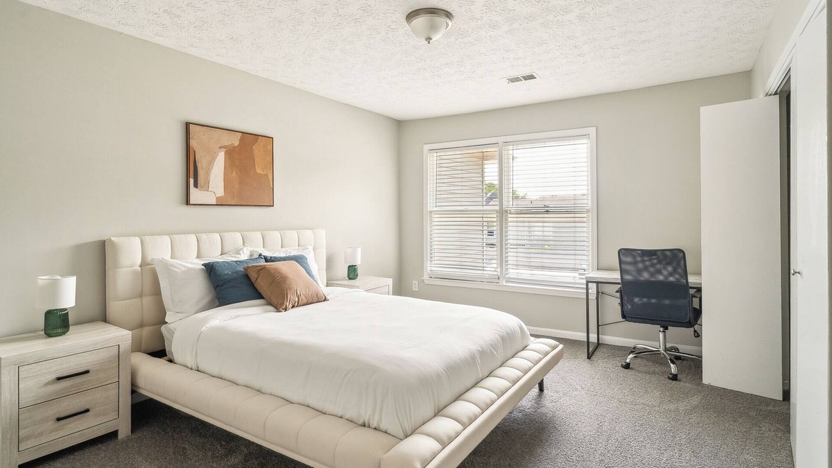 Ellenwood Apartment | Rex Townhomes 2411R I Spacious 1 Bed 1.5 Bath