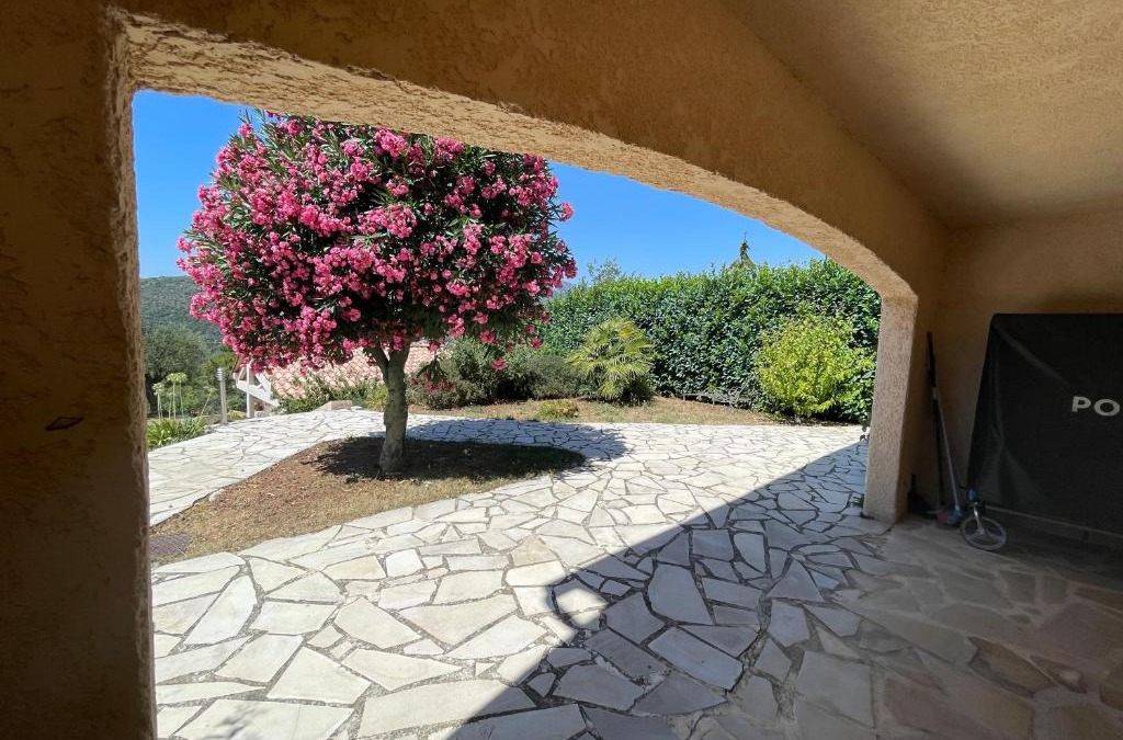 Levens Apartment | Rez de jardin, entre mer et montagne
