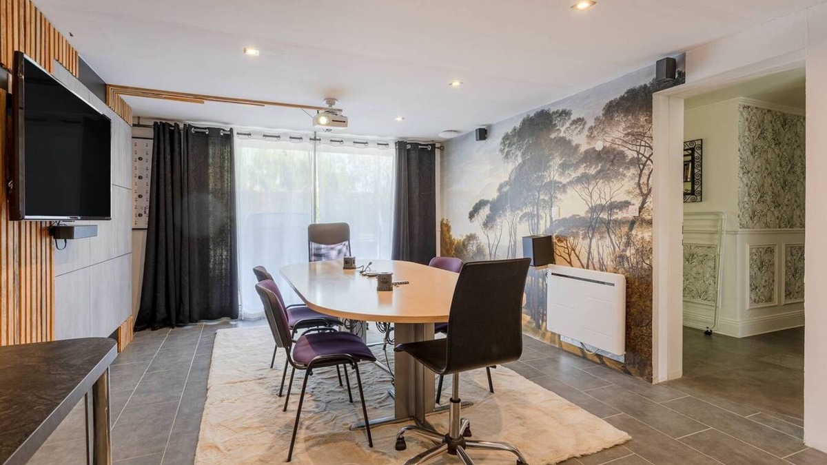 La Ferriere Apartment | Rez-de-jardin Salle de Réunion