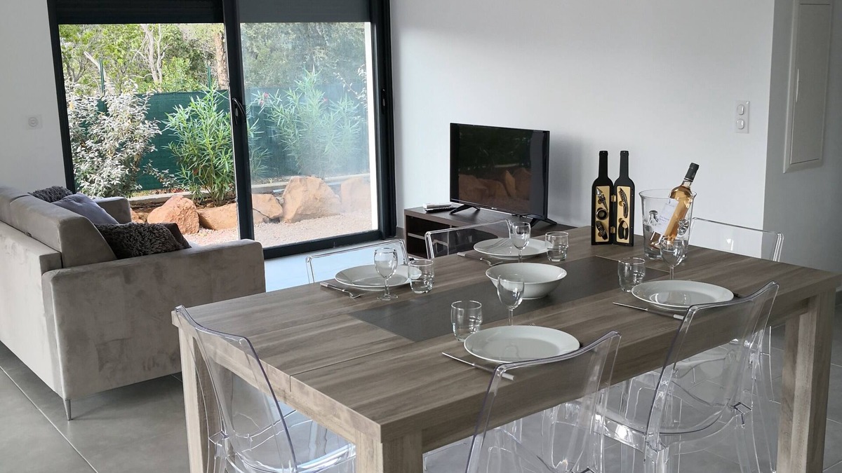Cirendinu Apartment | Rez de Villa Proche Plage D'arasu Cabanon Bleu