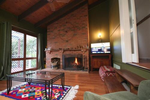 Upwey House | Rezara House - 1 to 4 bedroom house