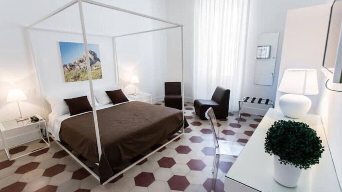 Reggio Calabria Bed & Breakfast | Rhegion B&B - Room with private bathroom
