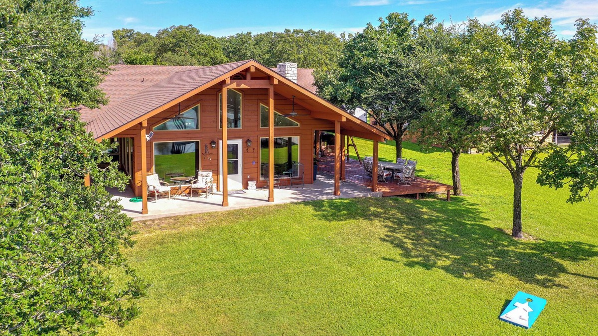 Log Cabin House | ‘Rhodes Retreat’ w/Dock on Cedar Creek Lake!