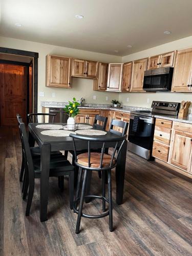 Gardiner House | Rhodopa Guest House at Yellowstone #9