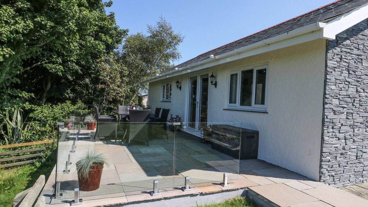 Brynteg House | RHOSYDD COTTAGE, family friendly, with open fire in Brynteg