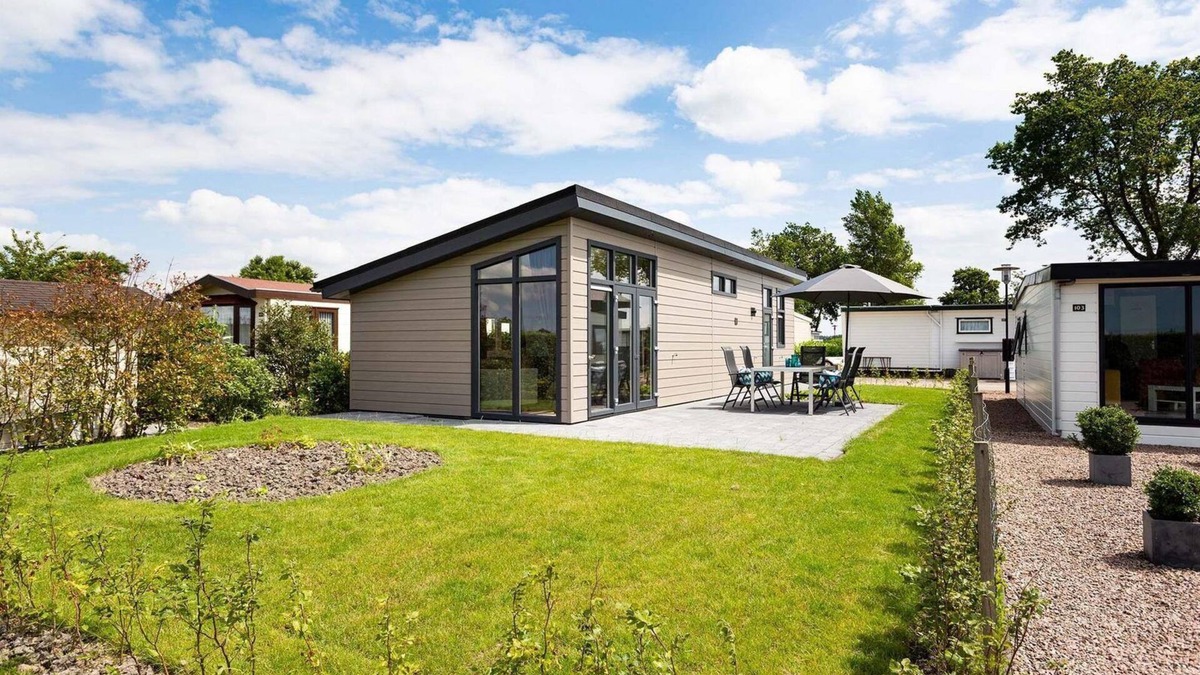 Avenhorn Ski Chalet | ✓ Rialto MAX at Park Westerkogge ✓ Holiday home for 6 people ✓ Located in Berkhout (North Holland) ✓ Waterfront holiday resort ✓ Book directly at the resort