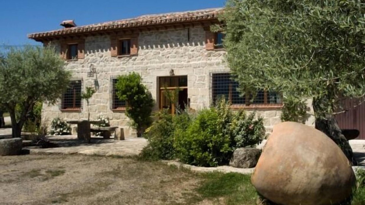 Mombeltran Cottage | Riata house for 8 people