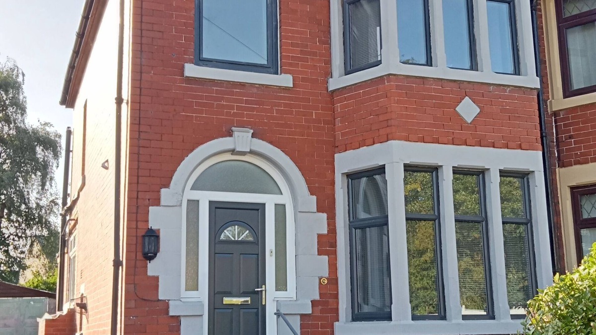 Higher Walton House | Ribbleton Rendezvous in Preston