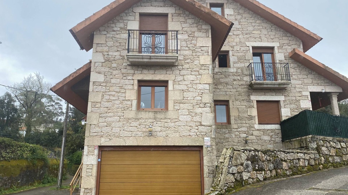 Dean Pequeno Ski Chalet | Ribeira: Chalet comfort. Stone house, ideal for 3 or 4 couples (9 people)