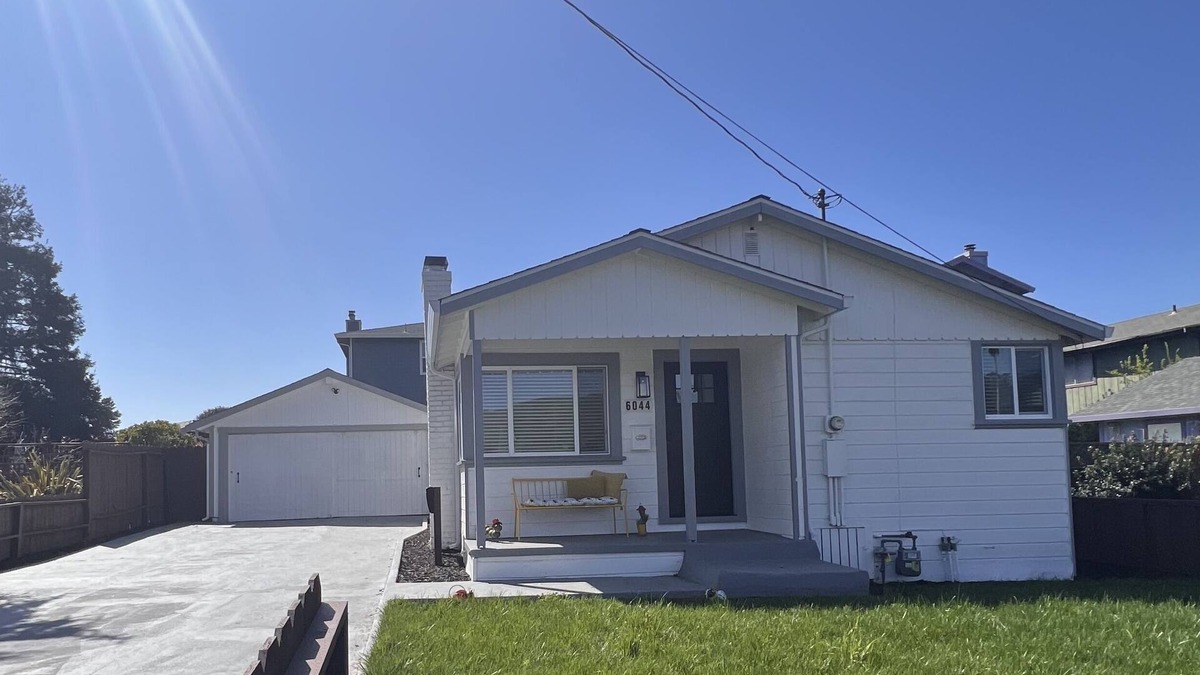 East Richmond Heights Cottage | Richmond Heights California