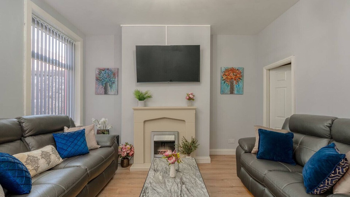 Darwen House | Richmond Terrace |Cosy and Modern Stay