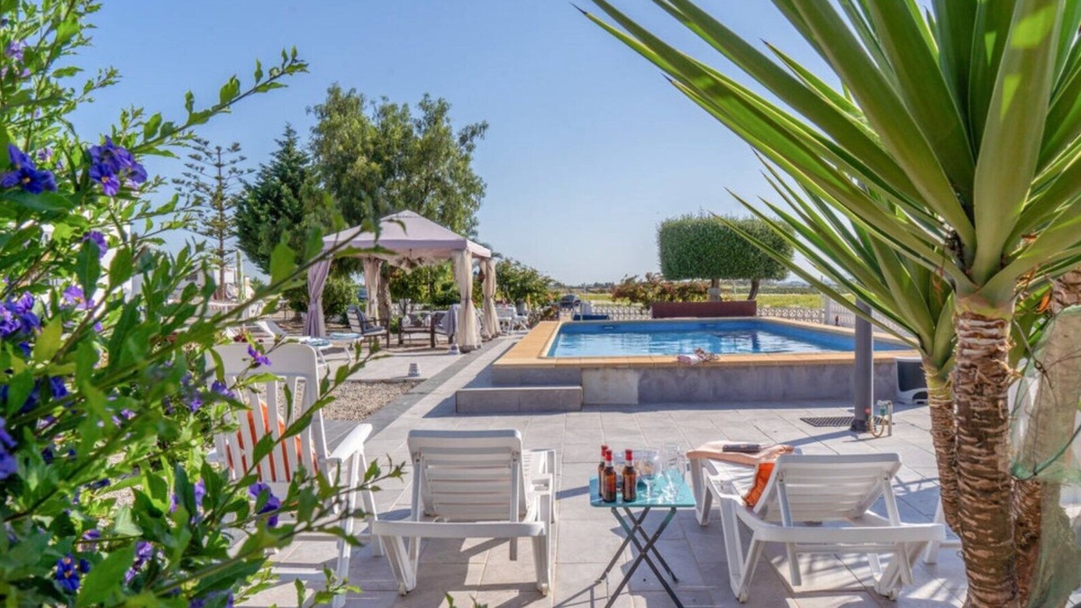 Majada del Moro Apartment | "Rico's Retreat Holiday Rental" with Mountain View, Private Pool, Terrace, A/C & Wi-Fi