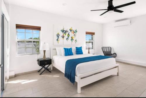 Cockburn Town House | Ridge 3 BDR Villa Grand Turk