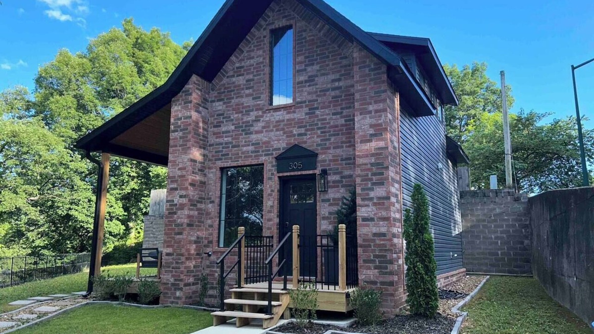 Siloam Springs House | Ridge House w/Park & River View