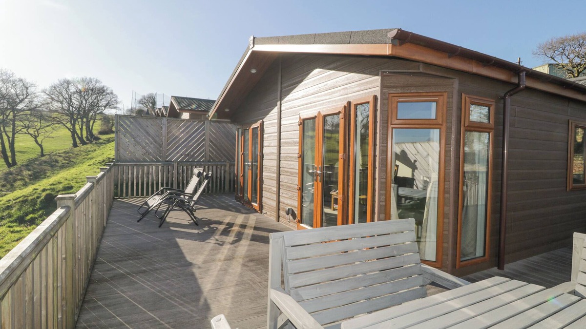 Graddon Cross Cottage | RIDGE'S RETREAT (NO 7 KIGBEARE LODGES), with pool in Sourton Down