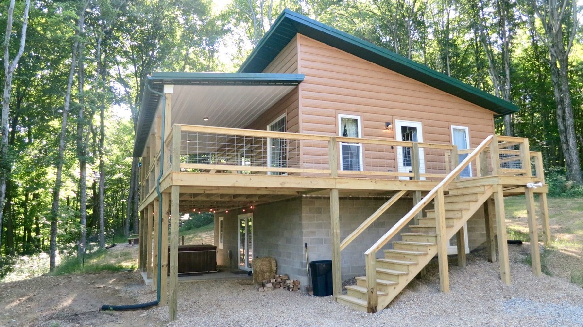 Nelsonville Cabin | Ridgetop Views, Hot Tub, and fenced in yard for pets!