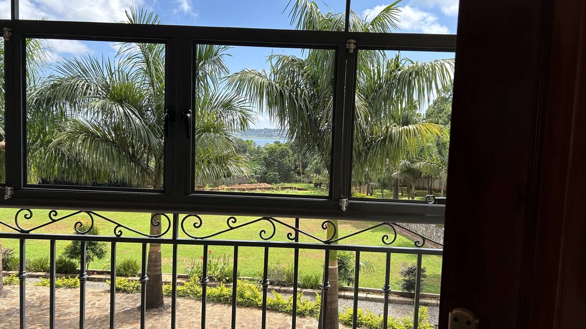 Entebbe Bed & Breakfast | Ridgeway Victoria