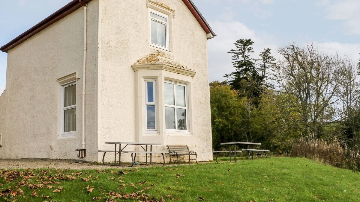 Murthly Cottage | RIECHIP, pet friendly, character holiday cottage in Dunkeld