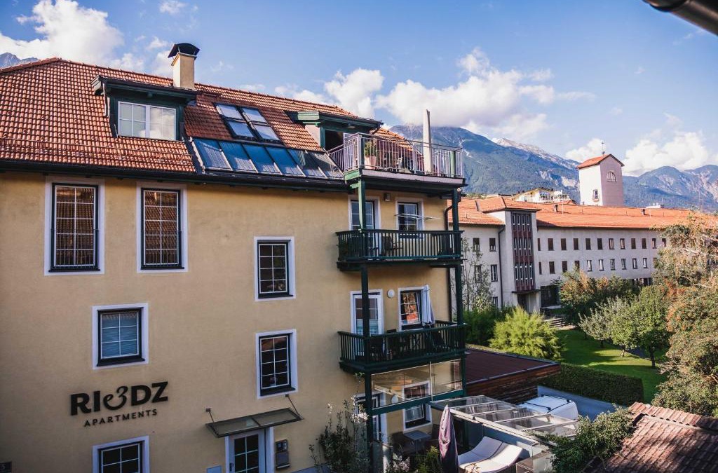 Innsbruck Apartment | Riedz Apartments Innsbruck- Zentrales Apartmenthaus mit grüner Oase