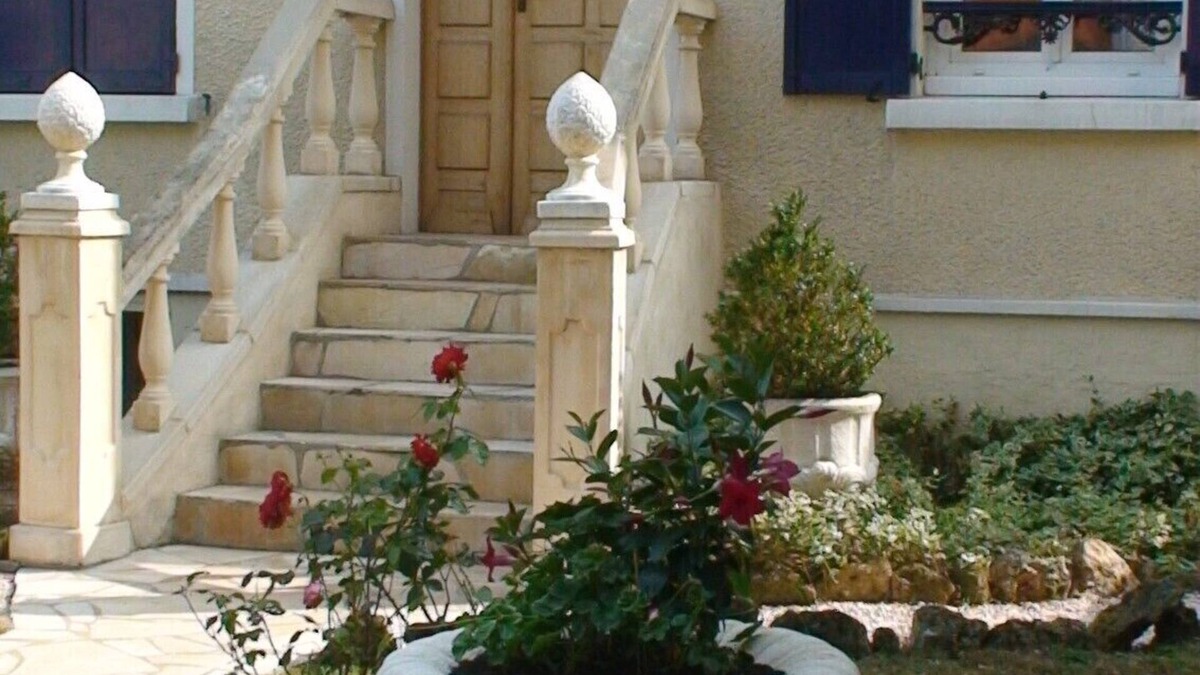 Champigny-sur-Marne Apartment | 'Right Bank' A stone's throw from Paris with garden 'Just like home'