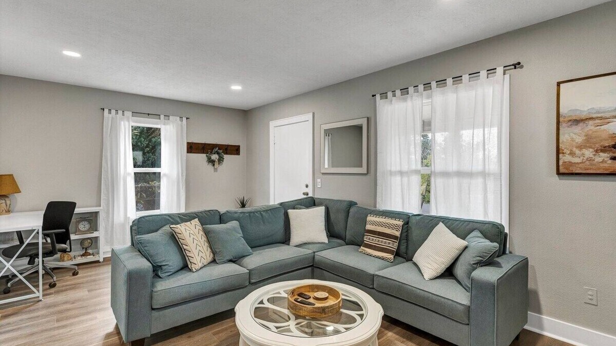 Lebanon House | Right next to hospital, med-school, bars & more!