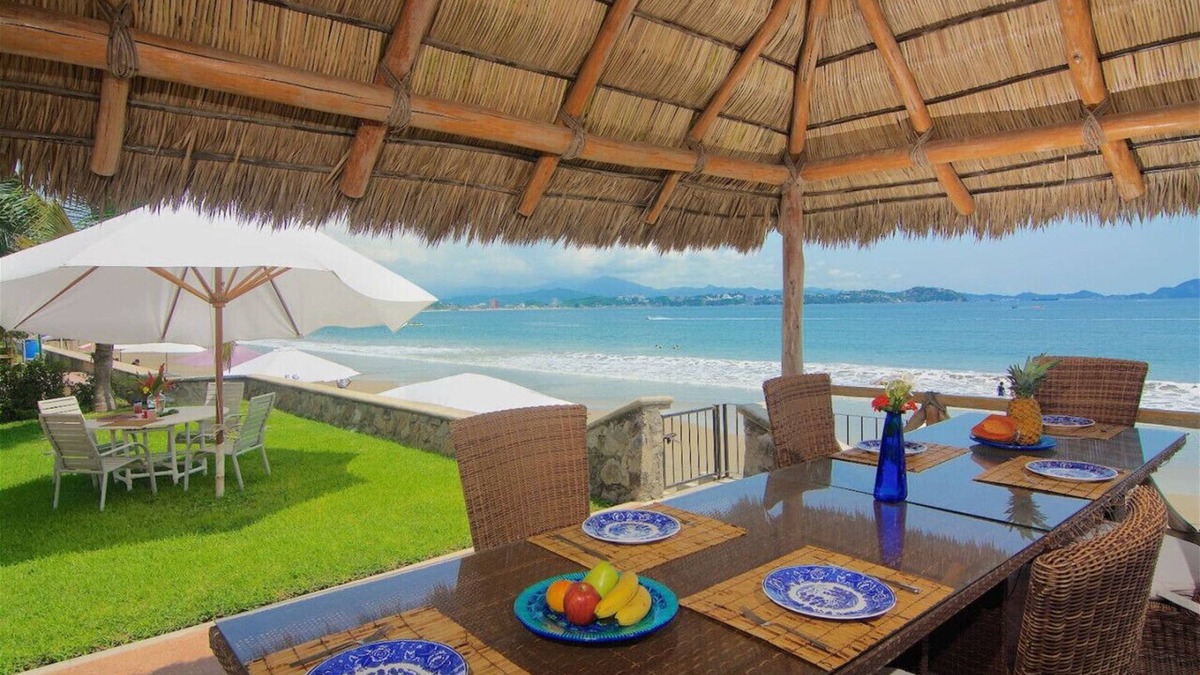 Manzanillo House | Right on beautiful sandy beach in gated community