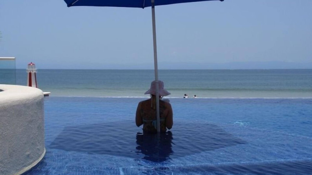 Emiliano Zapata Condo | Right on the beach in Punta De Mita