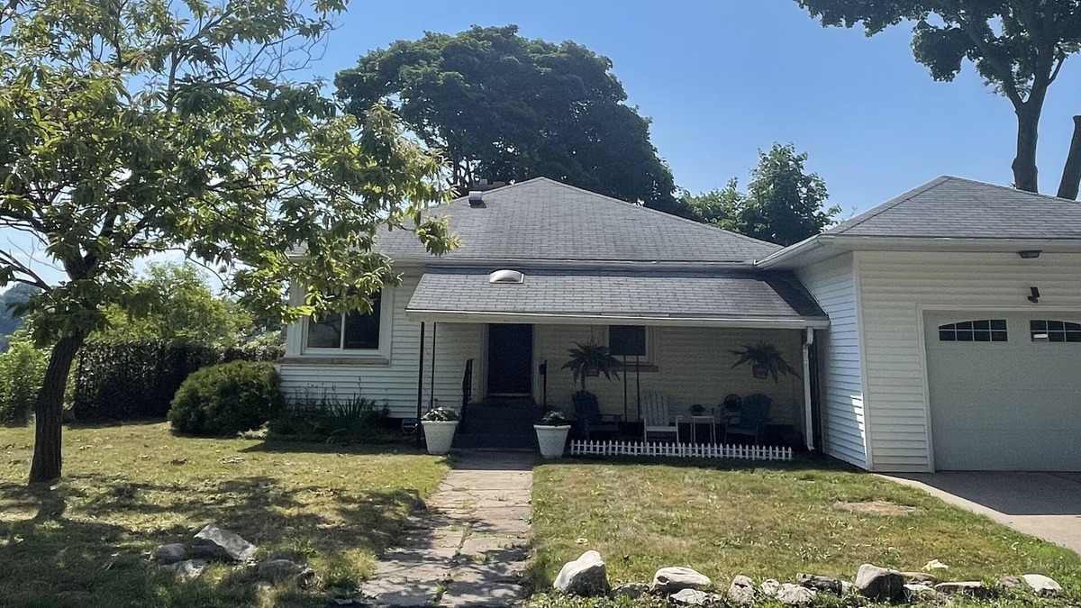 Lewiston House | Right on the River! walking to town/artpark/docks