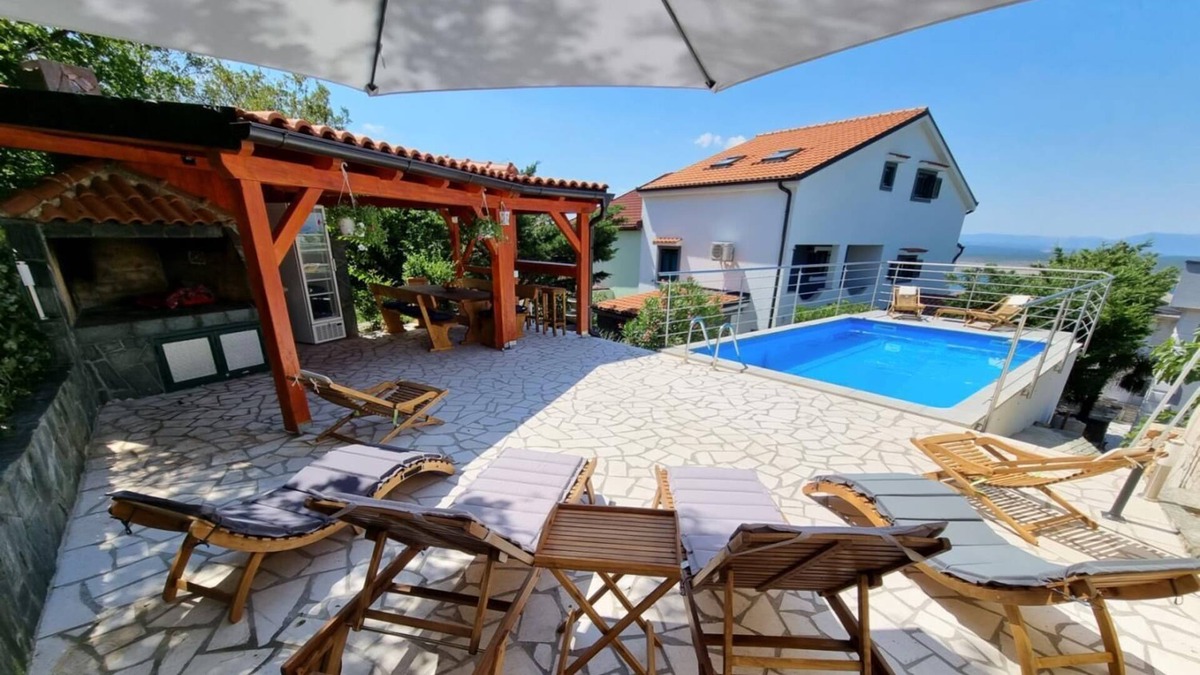 Jadranovo Ski Chalet | RIGO 8 pax - Four Bedroom Chalet, Sleeps 8