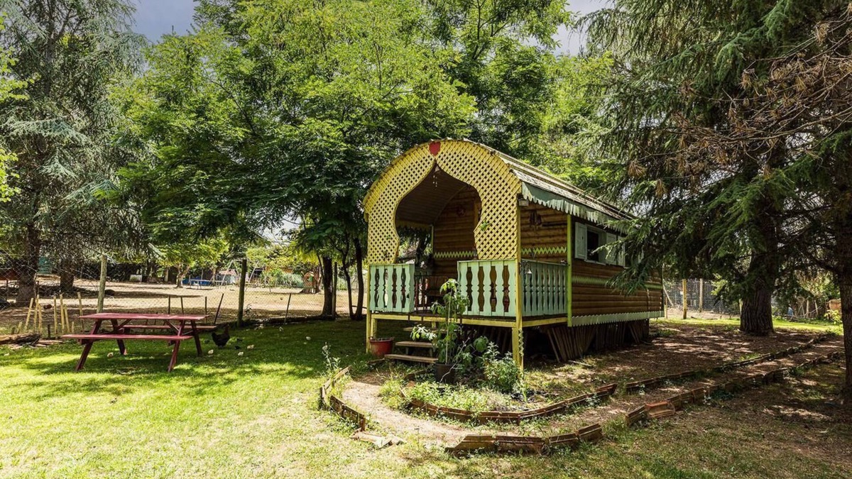 Penne-d'Agenais Cottage | Rigoulieres caravans by the river