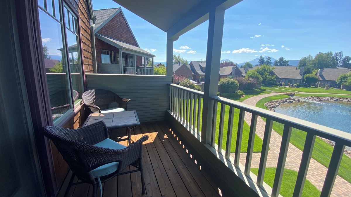 Sisters Condo | Riley`s Mt View Condo near downtown Sisters, community pool & spa