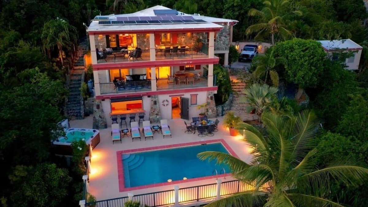 Estate Pastory Villa | Riley's Retreat - Spacious Villa with Private Pool