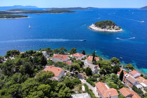 Krizni rat Apartment | Rinada - ZF Hvar