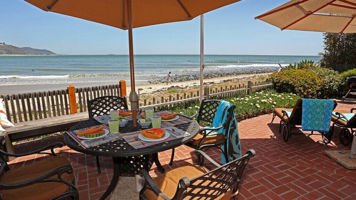 Carpinteria House | Rincon Retreat - Casual Beachfront Comfort