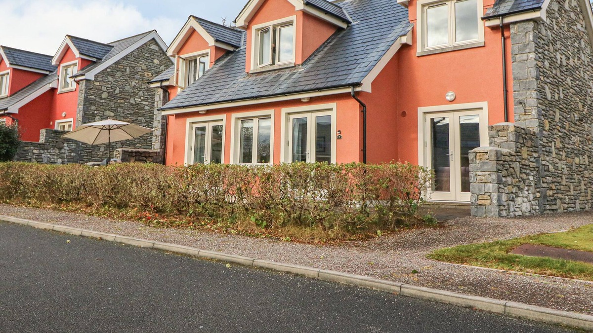 Kenmare Cottage | RING OF KERRY GOLF CLUB COTTAGE in Kenmare, County Kerry