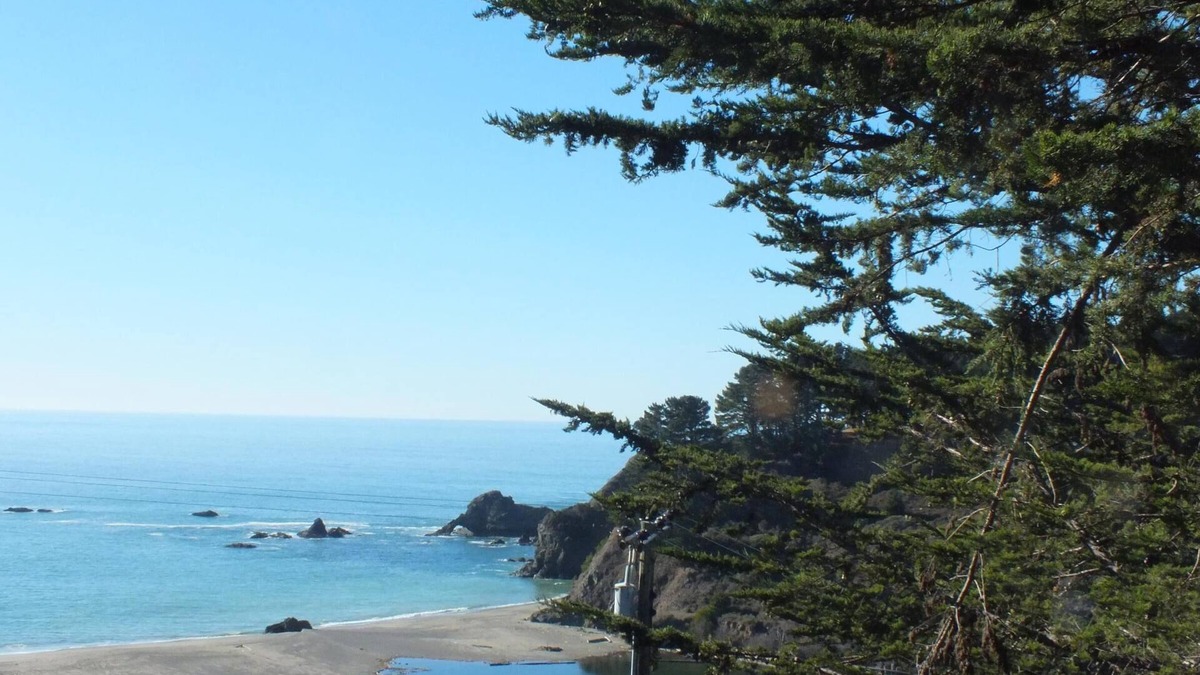Albion House | Rio Luna - Where the Majestic Navarro River Meets the Rugged Pacific Ocean