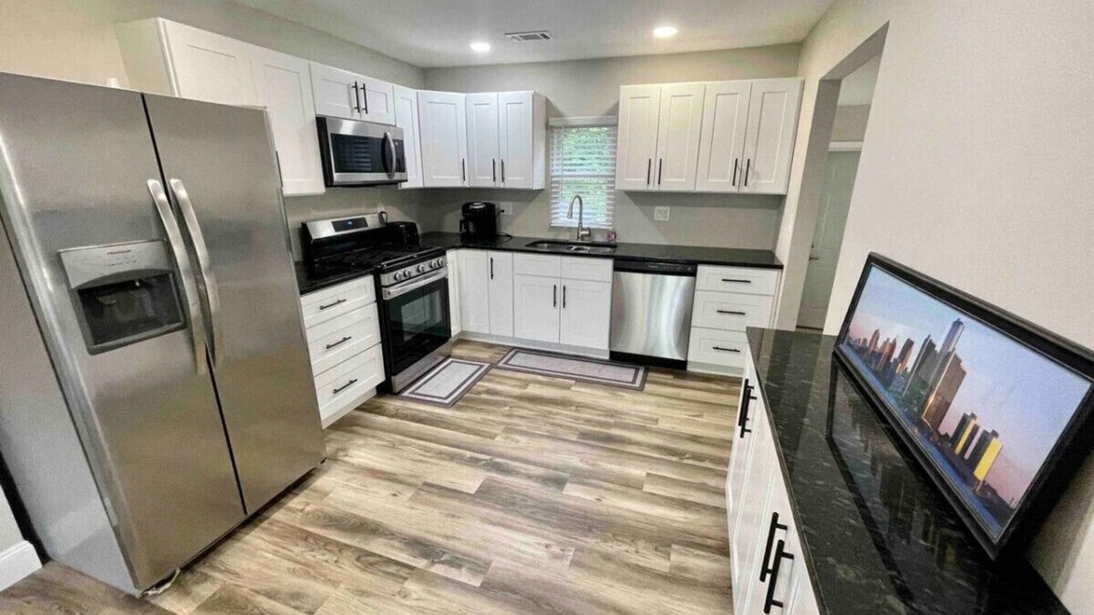 Commerce Township House | Rio Vista 3 bed/2 bath Ranch!