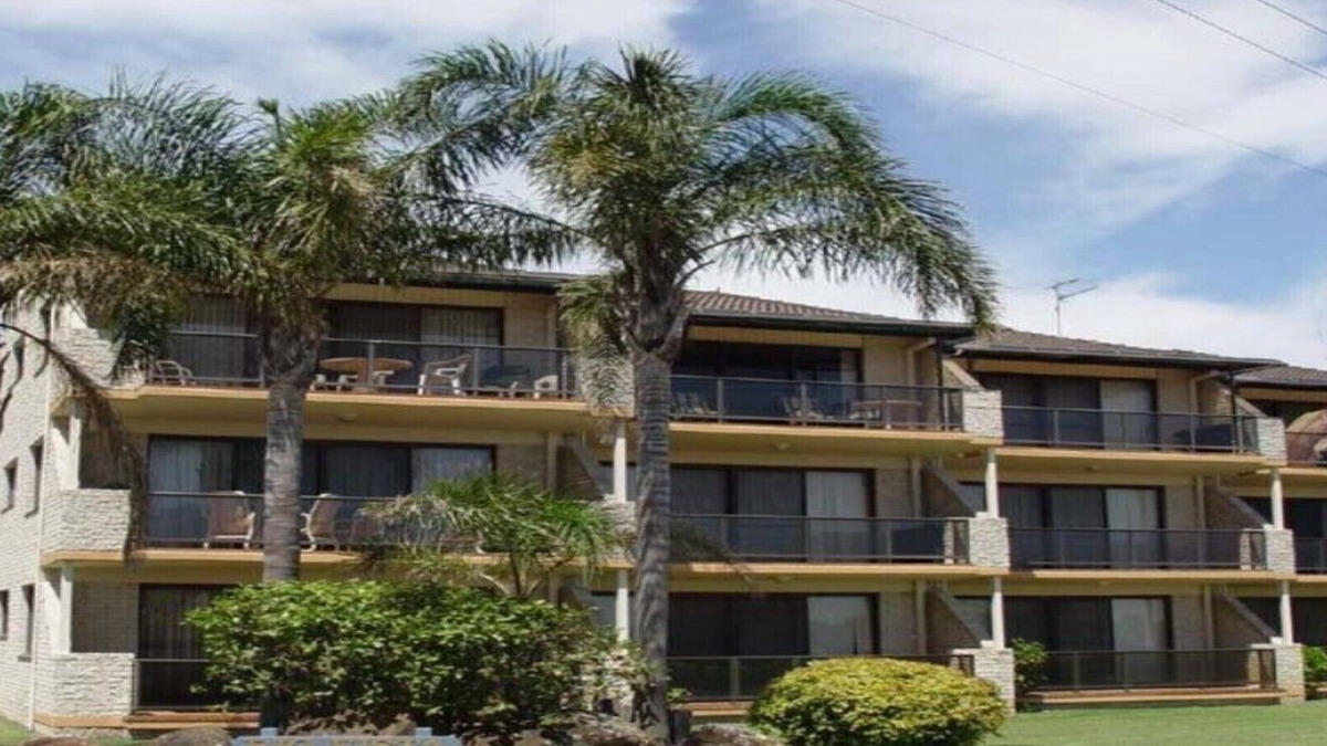 Hawks Nest Apartment | 'RioVista' by the Myall River