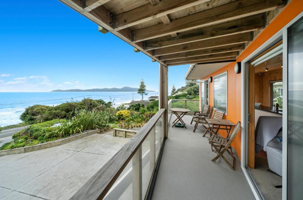 Raumati South House | Rippling Waves Lookout - Raumati South Home